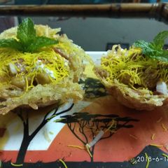 A picture of Aloo Lachha Katori Chat.