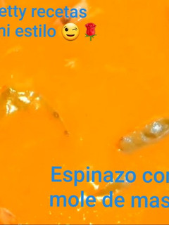 Una foto de Espinazo con mole de masa
