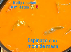 Una foto de Espinazo con mole de masa