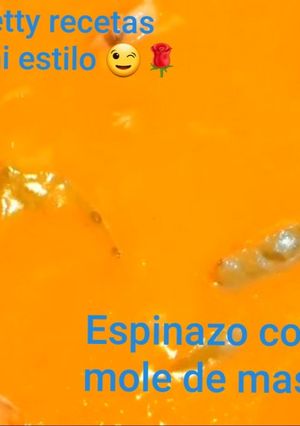 Una foto de Espinazo con mole de masa