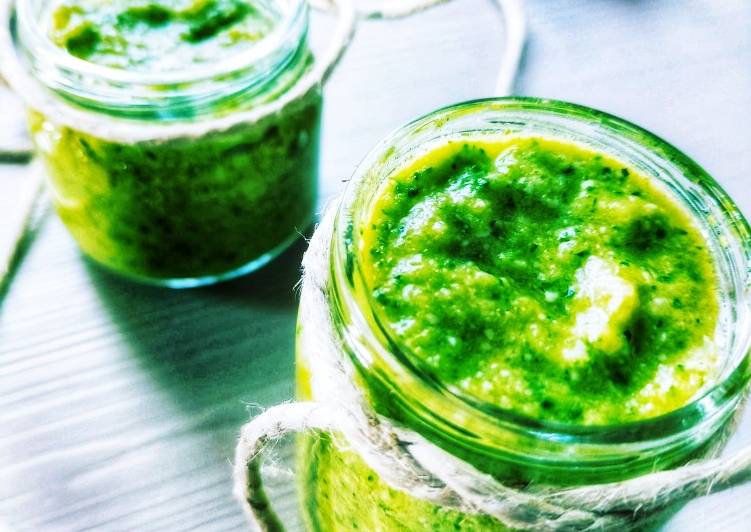 Simple Way to Prepare Perfect Pesto di zucchine e noci