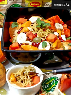 फ्रूटी मैगी (Fruity Maggi recipe in Hindi) रेसिपी मुख्य फोटो