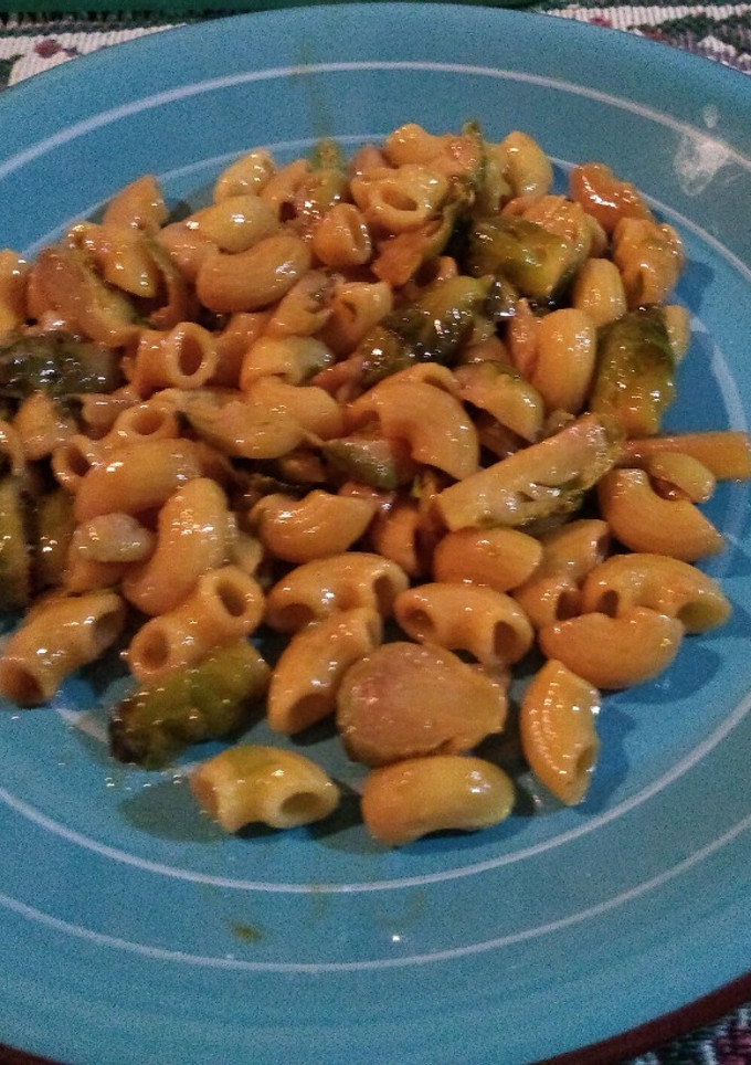 Una foto de Repollitos de bruselas a la crema de ajillo con pastas