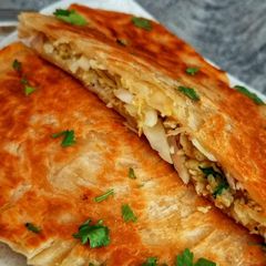 A picture of Anda paratha.