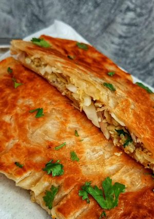 A picture of Anda paratha.