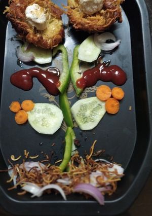 চীজি পটেটো বার্ডস নেস্ট উইথ চীজি পনির এগ (cheesy potato birds nest with cheesy paneer egg) রেসিপির প্রধান ছবি