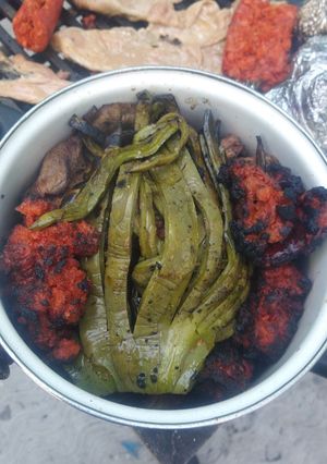 Una foto de Carne Asada y Longaniza Casera al Carbón