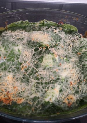 Una foto de Bacalao con patatas y bechamel de espinacas