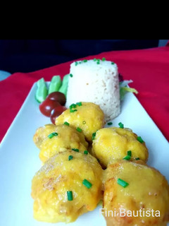 Una foto de Albóndigas de rape y langostinos en salsa