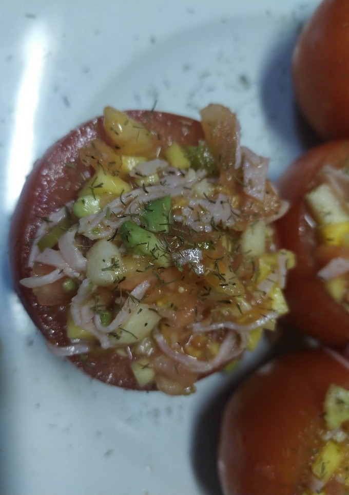 Una foto de Tomate relleno (frío)