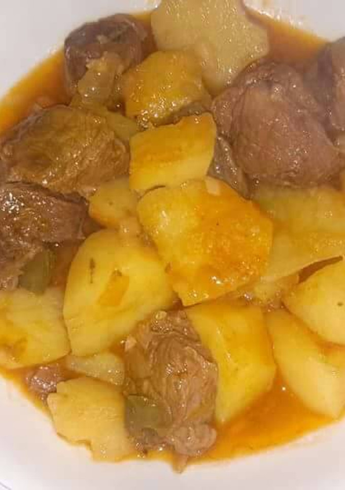 Una foto de Carne con patatas