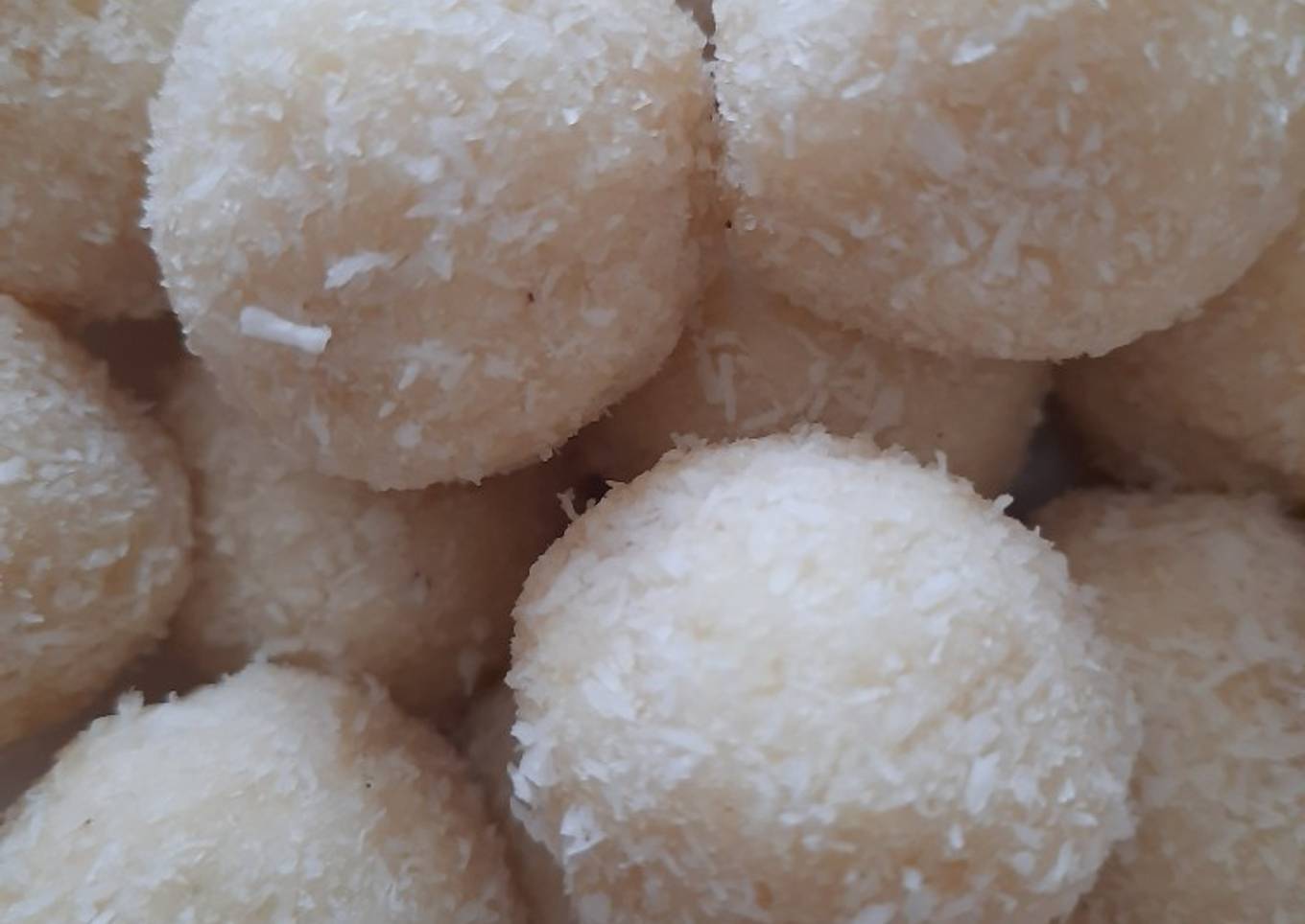 Cashew and Coconut ladoo