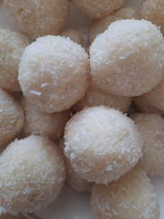 A picture of Cashew and Coconut ladoo.
