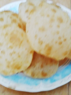 पूरी (Poori Recipe in Hindi) रेसिपी मुख्य फोटो