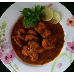 A picture of Chicken tikka masala.