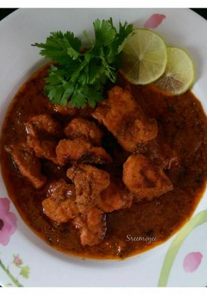 A picture of Chicken tikka masala.