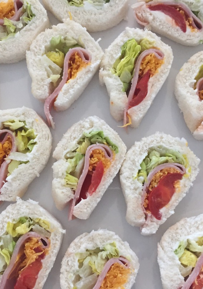 Una foto de Canapés con huevo hilado fáciles y baratos para Navidad