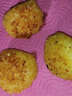 Una foto de Bolitas de sushi rellenas 🍚🍚