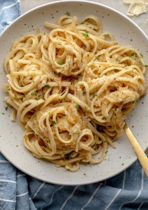 A picture of No Cheese Caramelized Onion Pasta.
