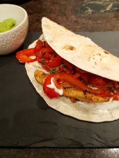 Csirke fajitas recept fotója