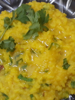 દાલ ખીચડી(dal khichdi recipe in Gujarati) રેસીપી મુખ્ય ફોટો