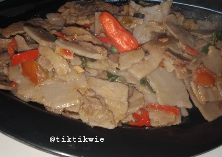 Cara Menyiapkan Kadedemes kulit singkong yang simpel