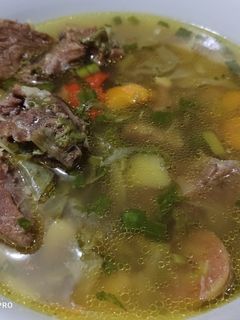 Una foto de Caldo de res con viandas