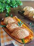 Karipap (pastel lapis renyah isi ayam kari)