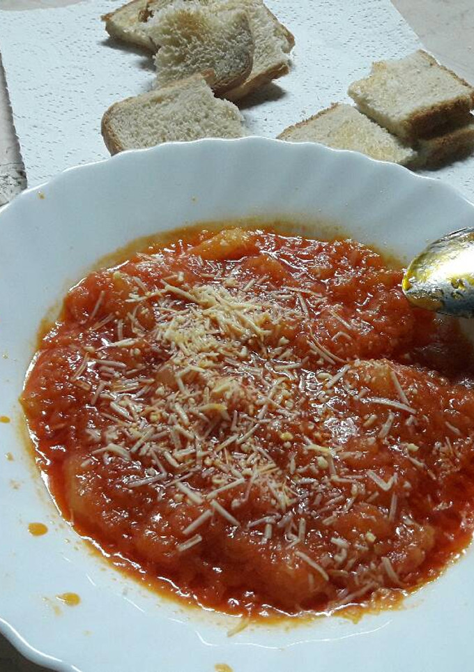 Una foto de Pisto de tomate con calabacín y cebolla