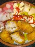 Poke bowl kanikama manzana y pescado frito