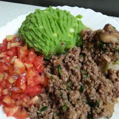 A picture of Mukimo, minced meat n kachumbari.