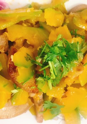 Hình của món Bí đỏ xào thịt.