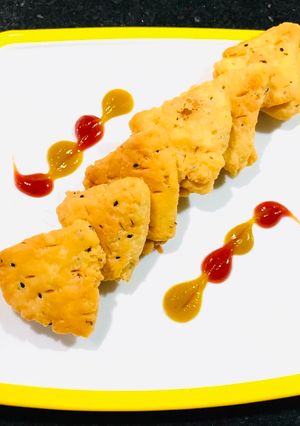 निमकी (Nimki recipe in Hindi) रेसिपी मुख्य फोटो