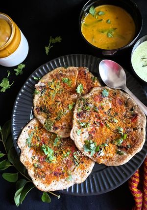 A picture of Horse Gram Uttapam / pancakes.