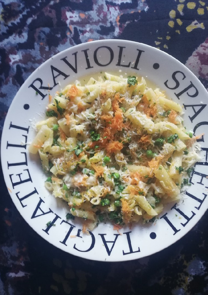 Una foto de Macarrones y verduritas en microondas
