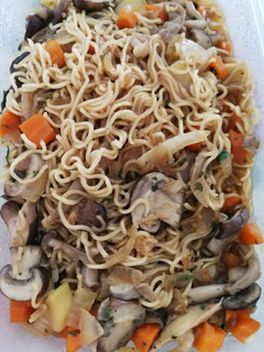 Una foto de Noodles con setas 🍄