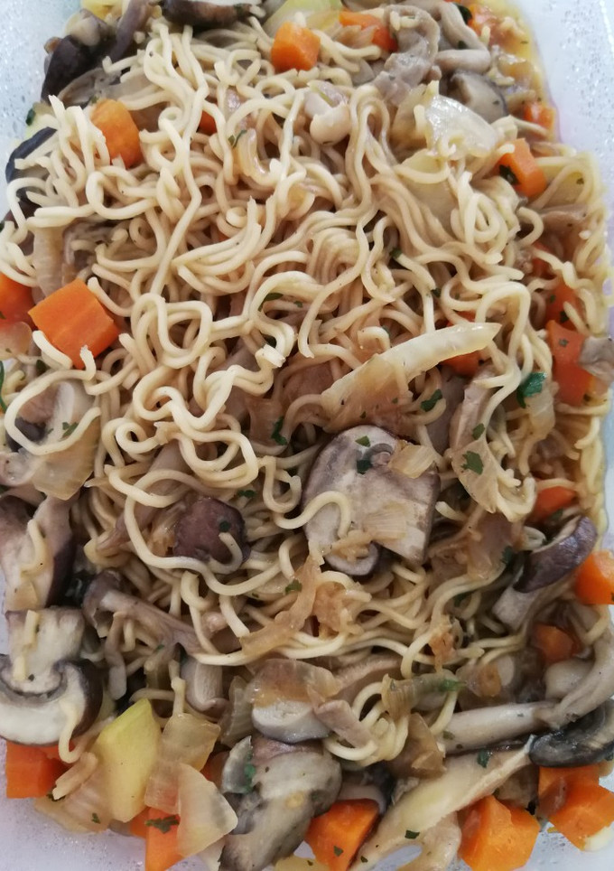 Una foto de Noodles con setas 🍄