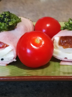 Una foto de Aperitivo sencillo con mermelada de cebolla