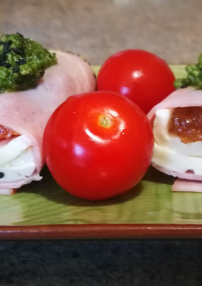 Una foto de Aperitivo sencillo con mermelada de cebolla