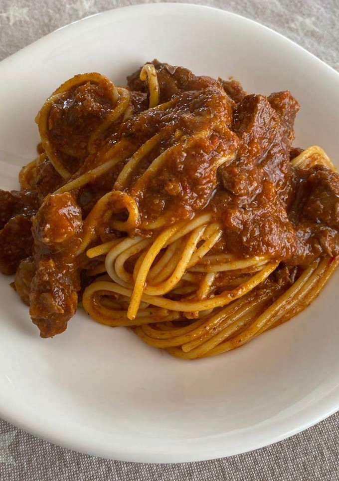 Una foto de Espaguetis con Ragú “a mi manera”