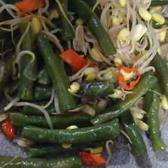 รูปของ Oseng kacang panjang + tauge