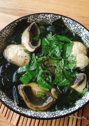 Hình của món 🌱 Canh Nấm Rong Biển Wakame (Vegan).