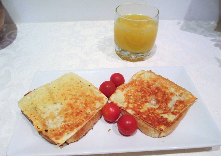 Desayuno de pan Bimbo y queso tostado con tomatitos cherry