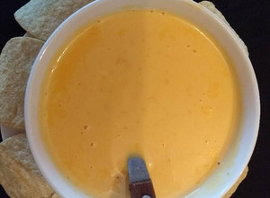 Una foto de Salsa de queso cheddar para nachos