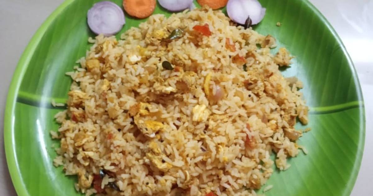 முட்டை சாதம் (Egg Rice recipe in tamil) இவருடைய ரெசிபி selva malathi