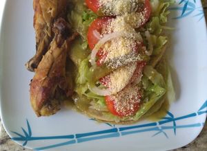 Una foto de Enchiladas verdes con pollo frito
