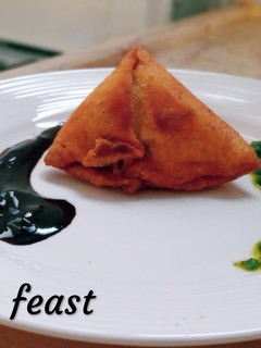 A picture of Aloo samosa.