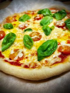 Una foto de Pizza napolitana casera (masa con prefermento)