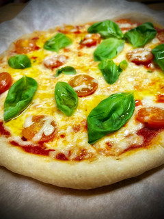 Foto principal de Pizza napolitana casera (masa con prefermento)