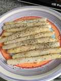 Espárragos a la plancha con sal negra